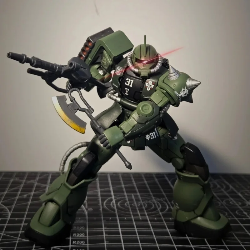 Bandai en Stock figura de Anime Hg 1/144 Zaku Ii tipo C-6/R6 modelo de montaje juguetes de acción coleccionar regalo para niños juguete decorativo