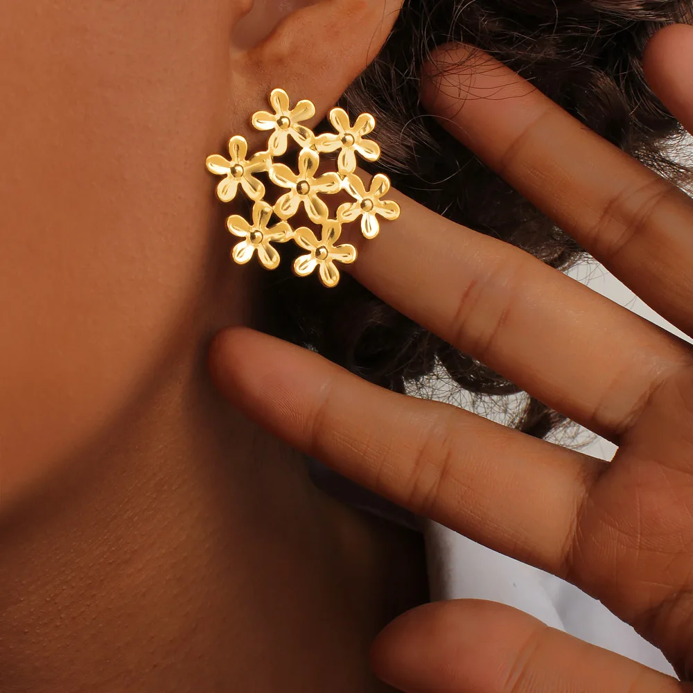 DIY accessories Guangdong decoration simple fresh flower cluster fashion earrings titanium steel plated 18K gold flower petal co