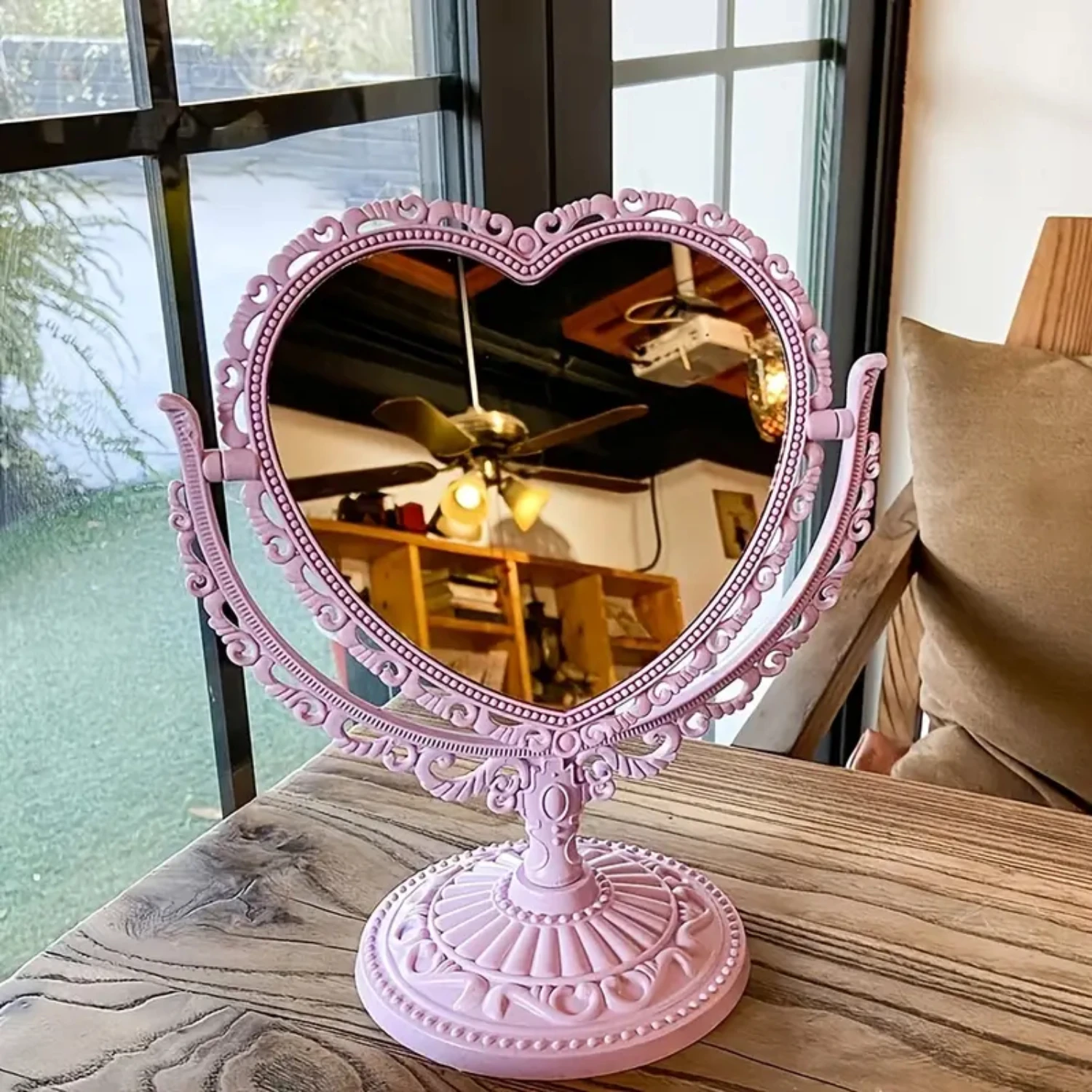 Heart-Shaped Makeup Mirror Retro European Single-Sided Makeup Mirror 360-degree Rotating Desktop Makeup Tool