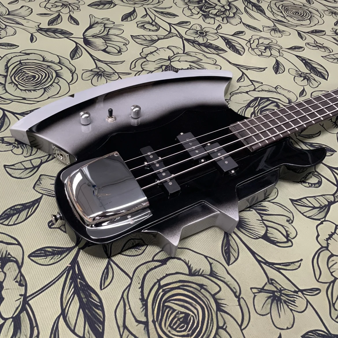 4-string electric bass guitar, with a rich, full-bodied mahogany body guitars ,and left-handed friendly design guitarra view 5