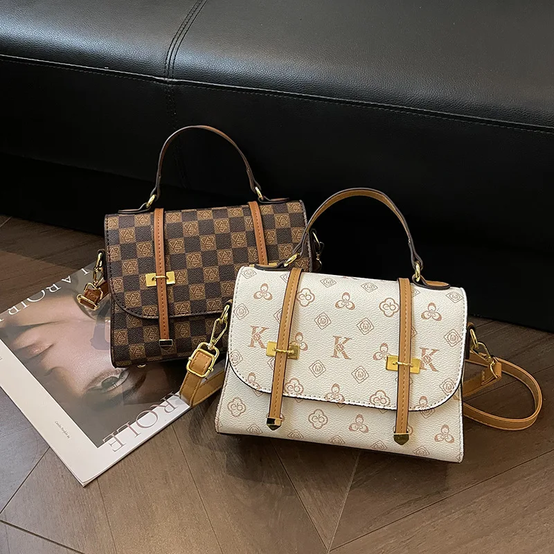 

​ ​ Новинка 2023 года, женская сумка через плечо с буквенным принтом для работы, легкая сумка на плечо, повседневная большая сумка с несколькими карманами, шикарная эстетичная сумка ​