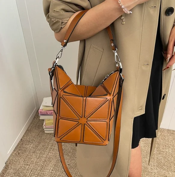 

Простые темпераментные женские сумки большой вместимости, персонализированные нишевые сумки, модные легкие роскошные сумки-мессенджеры