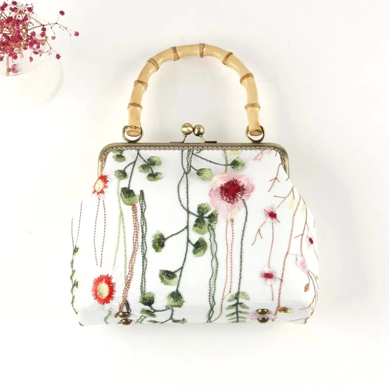 NEW Embroidery Flowers Spring Shell Lock Women Hand Bags Chic Lay Bag Women\'s Handbags Purses Chain Women Shoulder Crossbody Bag