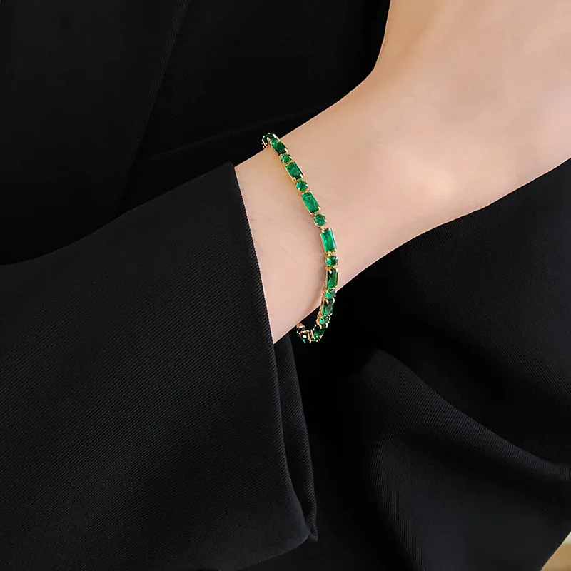 Gold Plating Emerald Zircon Retro Dainty Bracelet for Women Light Luxury Peisonality Temperament Jewelry Manufacturers Wholesale