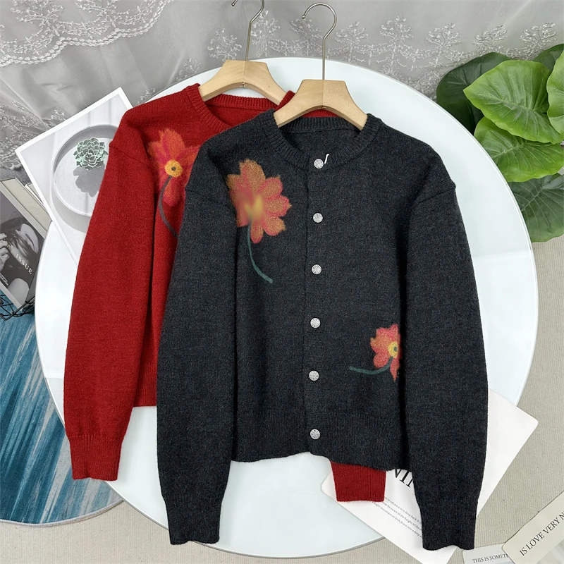 

Женский вязаный кардиган с вышивкой и отделкой из войлока, повседневный стиль, длинный рукав, круглый вырез, на пуговицах, с цветочным узором