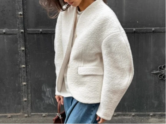 Coa الصوفية في خريف وشتاء 2025 تصميم جديد ذو رقبة على شكل حرف V بلون سادة