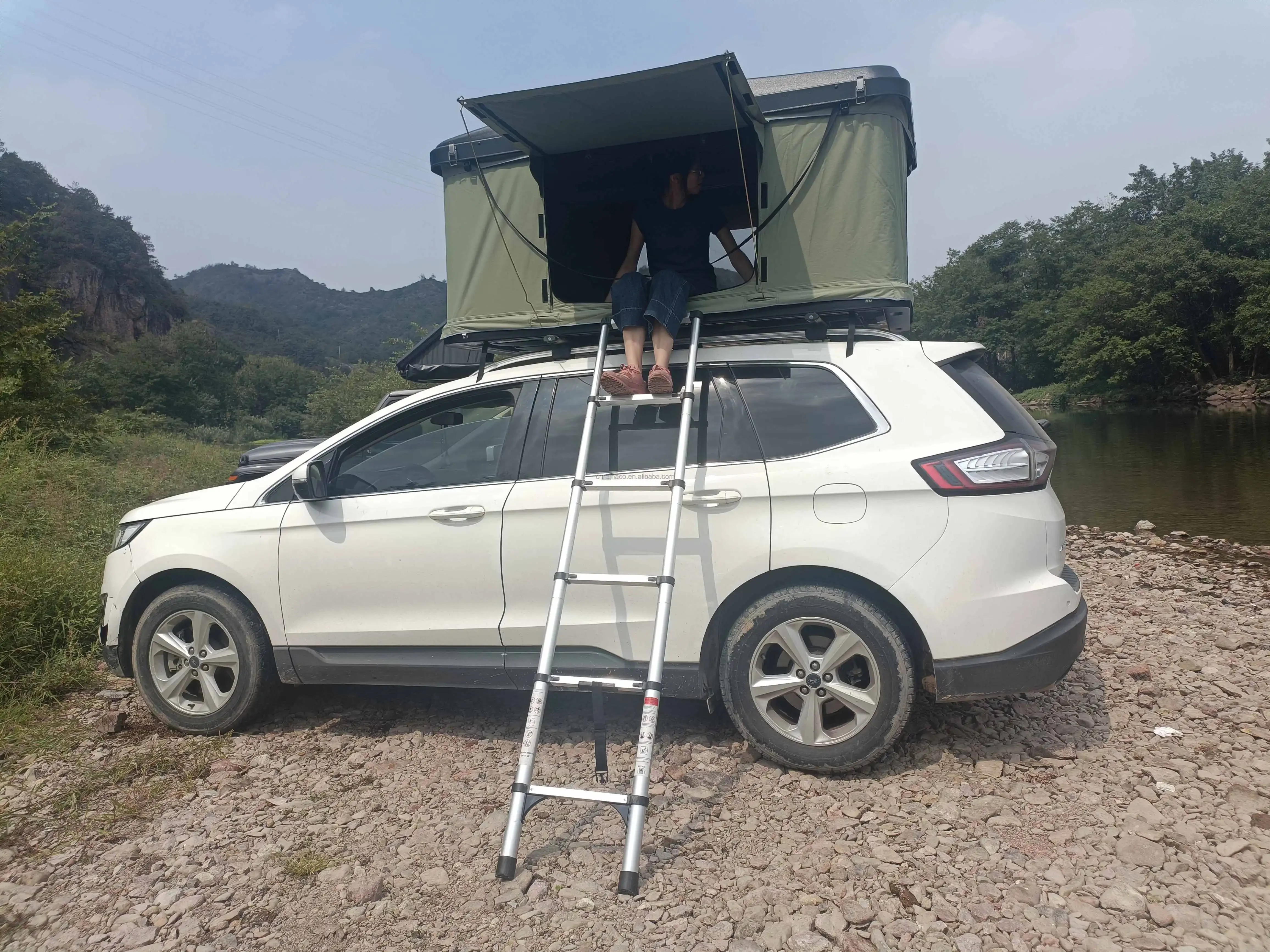 China Manufacturer Car Hard Shell 1-2 Person Hardtop Roof Top Tent For Outdoor Camping Traveling Hiking