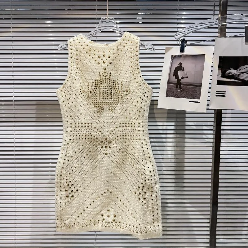 فستان ميدي صوفي بتصميم عمل ثقيل مع مسامير معدنية، طراز جديد لفصل الخريف، بتصميم عطري خفيف، مع حزام عند الخصر، فستان ميدي أنيق...