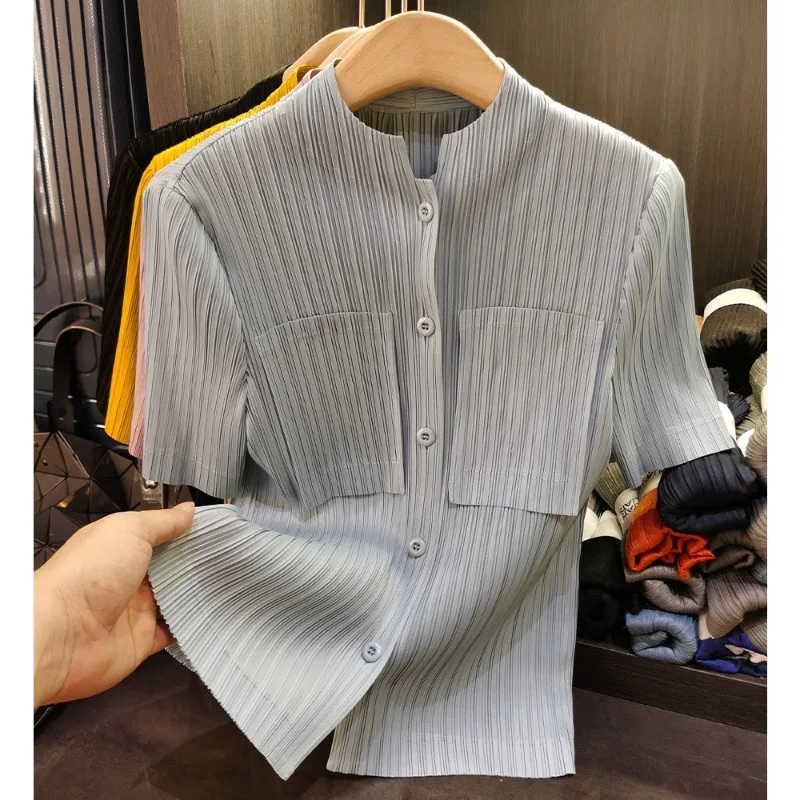 

Miyake женская футболка с короткими рукавами и воротником-стойкой, плиссированная эластичная рубашка, новый летний однобортный топ с простым карманом