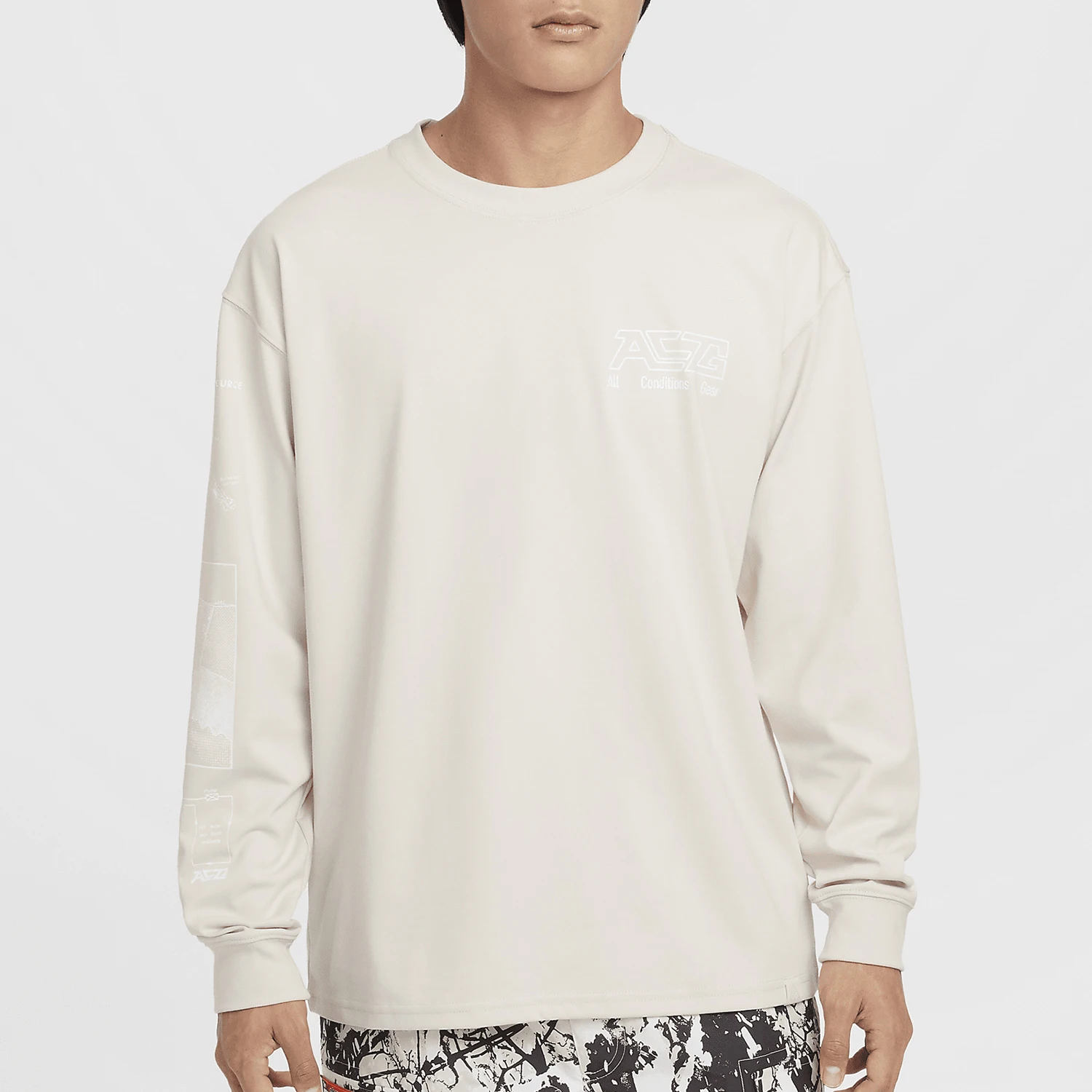 تي شيرت Nike أصلي 2024 جديد للرجال بأكمام طويلة ناعم وبسيط FZ6705-104