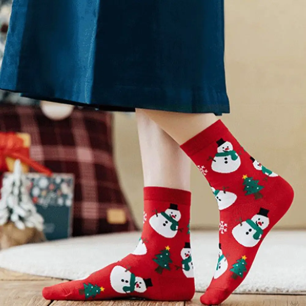 Confortável design de moda algodão meias meninas presente papai noel meias de tubo médio meias de natal estilo coreano meias femininas