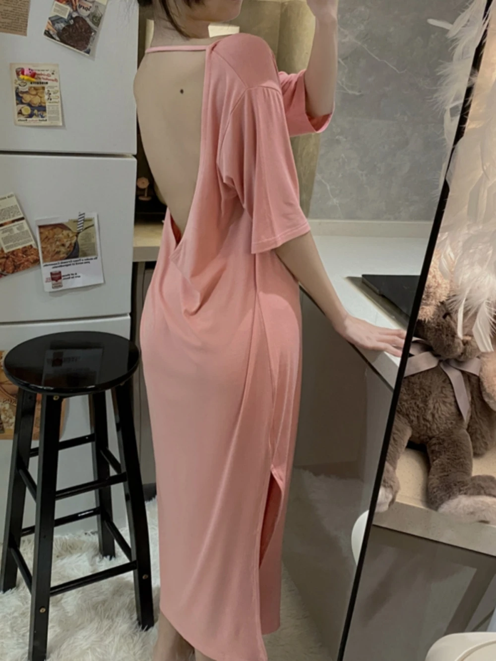 

Женское платье-футболка больших размеров с открытой спиной, повседневное, свободного кроя, с драпировкой и разрезом, летнее, с круглым вырезом, коротким рукавом, миди-платье