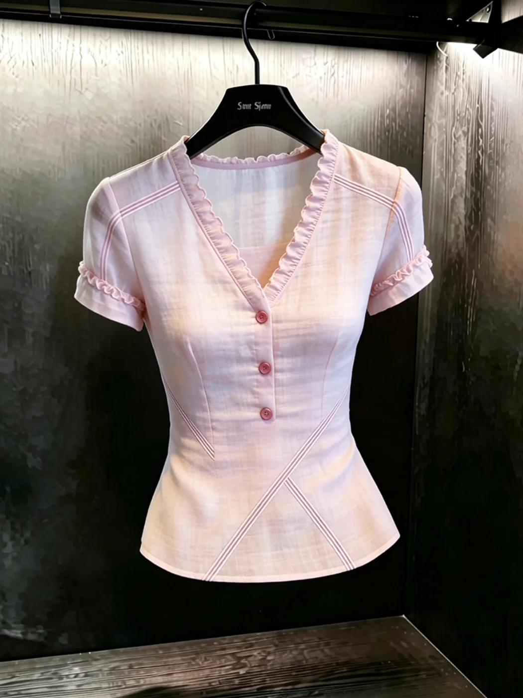 

Sweet Slimming Ruffle Trim V-neck Short Sleeve Commuter Style Women's Shirt Fashionable Summer French Style Slim Fit Blouse