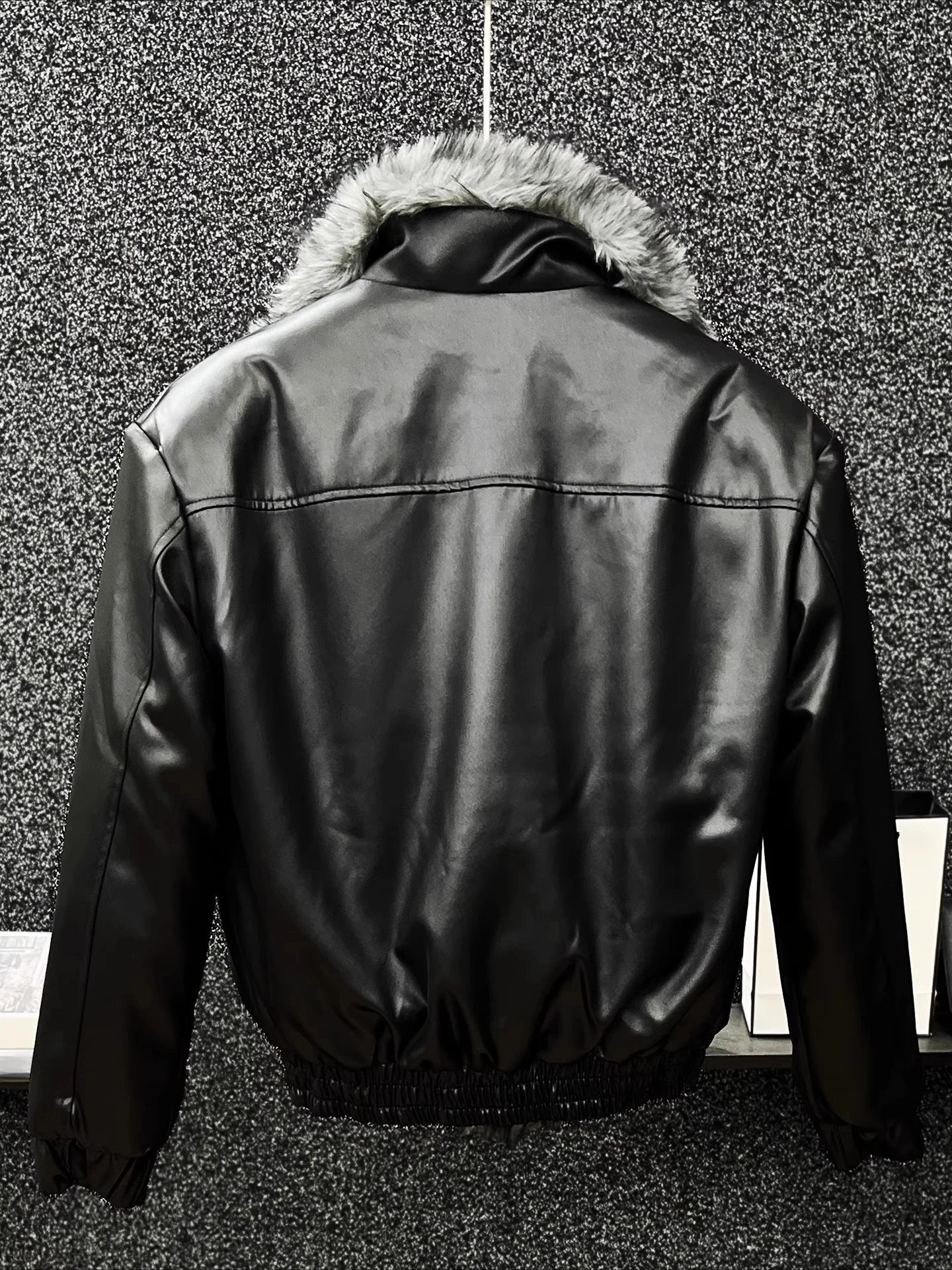 الراقية فو الفراء طوق سميكة السترات الرجال 2025 شتاء جديد على الوجهين ارتداء فو سترات من الفرو الذكور وسيم معاطف بسيطة