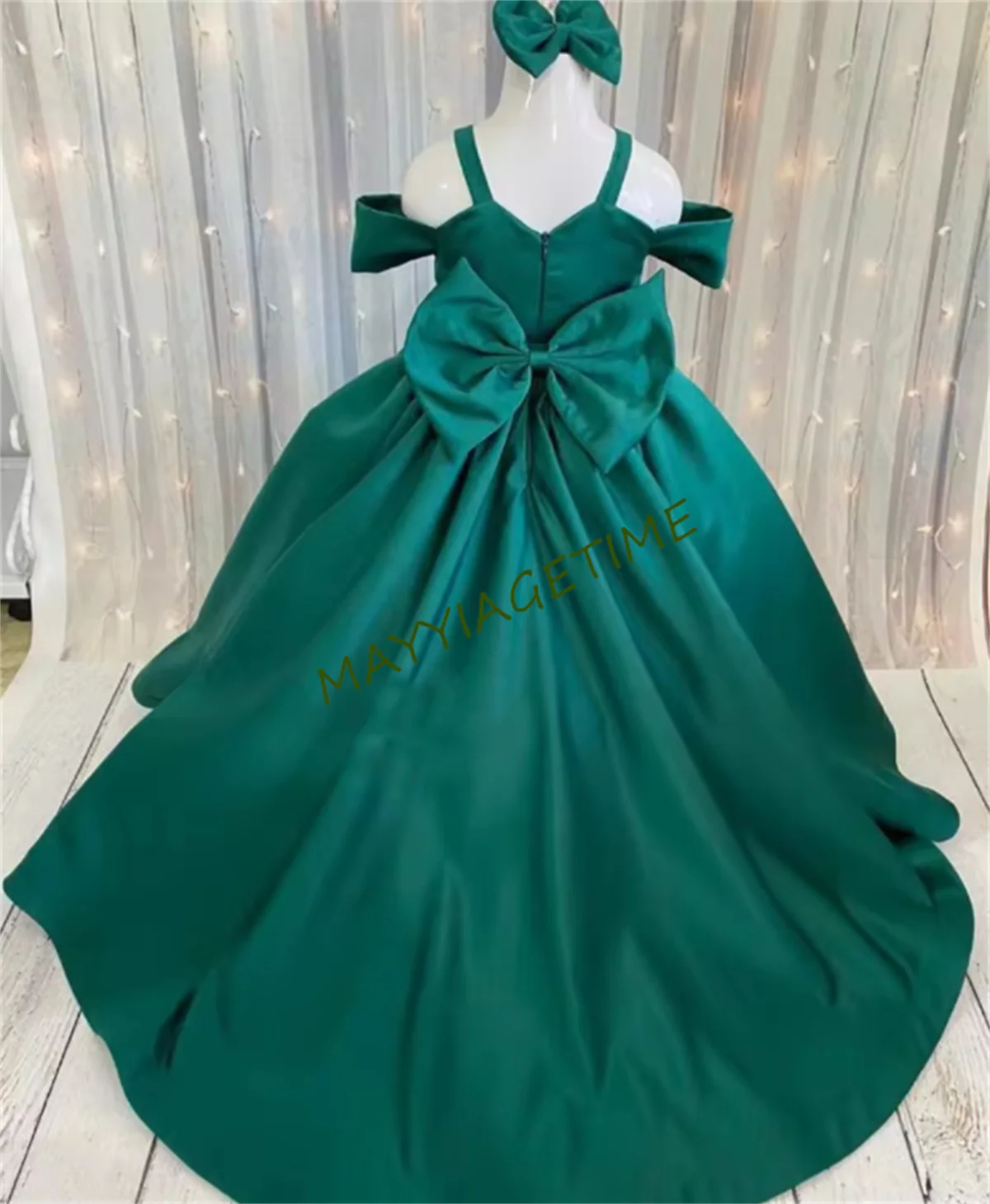 Emerald Green Puffy Flower Girl Dress for Wedding Satin Off Shoulder Ball Gown First Communion Dress Girls Party Gown