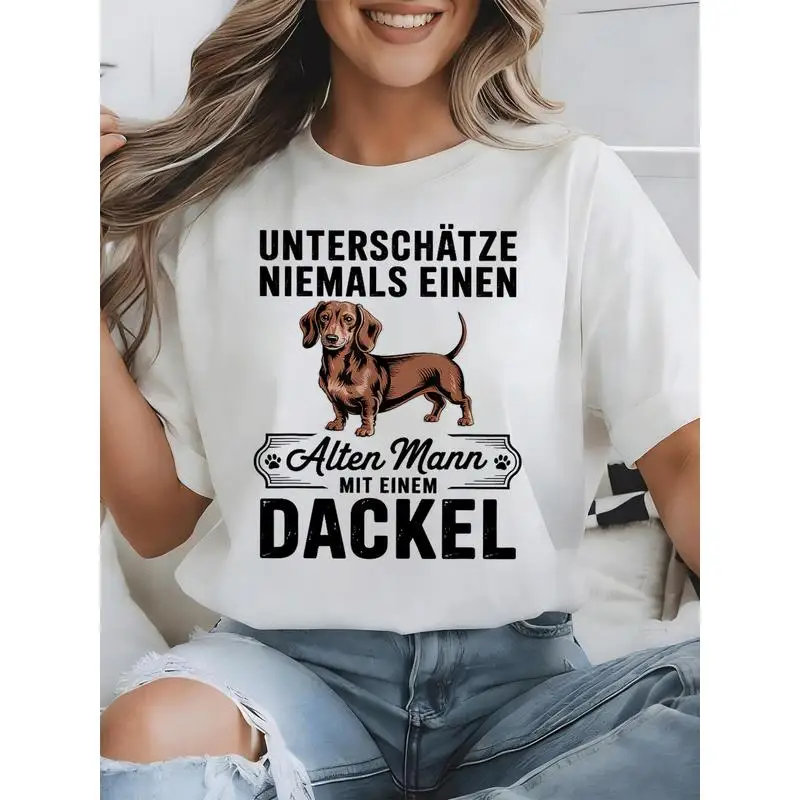Never underestimate an old man with a dachshund. German proverb T-shirt