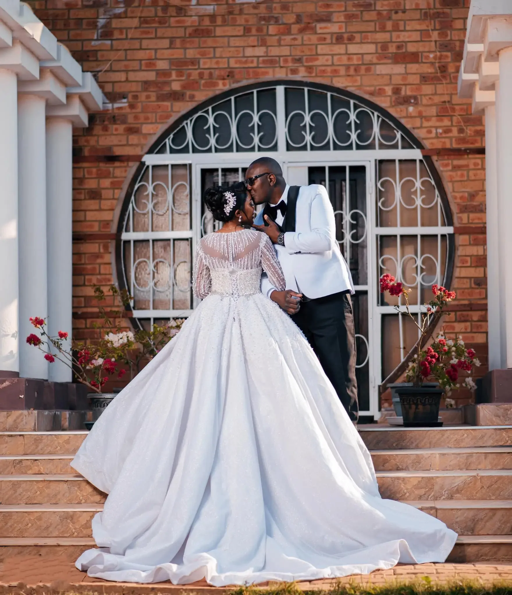 Customized Luxury Lace Appliques Shining Plus Size Ball Gown Wedding Dresses Bridal Dresses Istanbul Beaded Bride Wedding Gowns