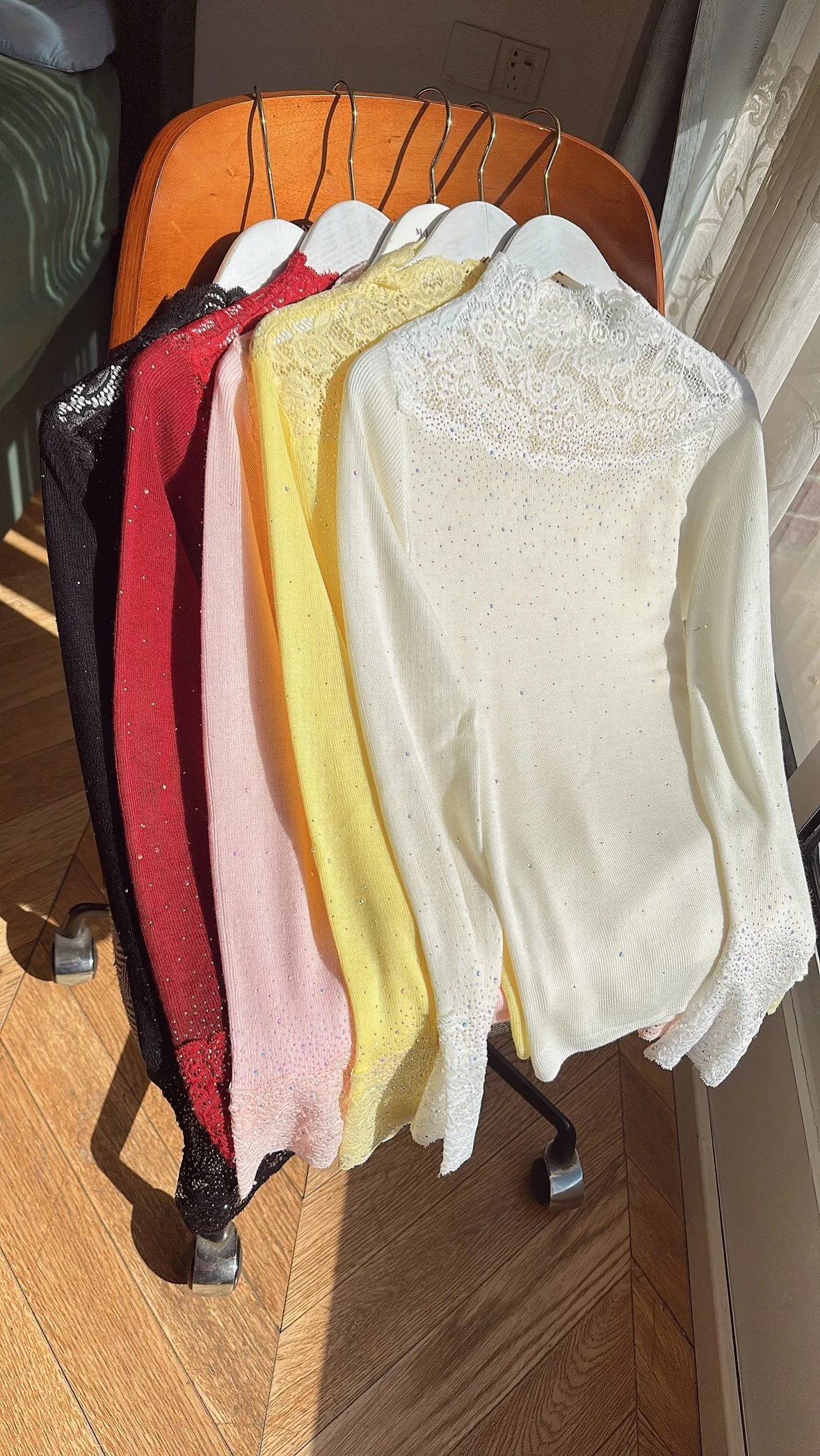 

Yeer Роскошный шерстяной свитер с кружевными вставками Starlight, приталенный, универсальный, для ношения под одеждой, новинка осень-зима 2025, женский вязаный джемпер