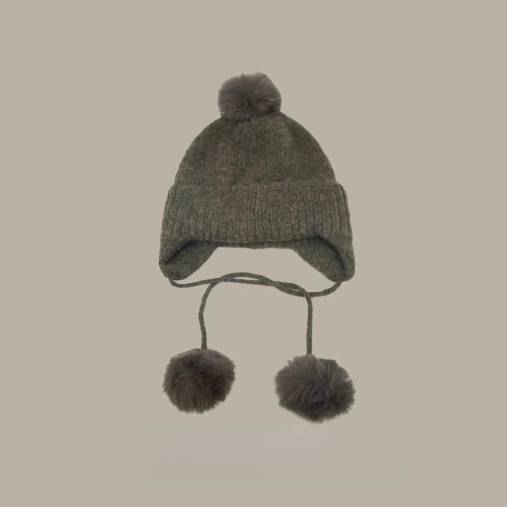 

Fashionable with Wool Ball Knitted Beanie Hat Warm with Ear Flap Bomber Hats Cute Style Earflap Ski Hat Women