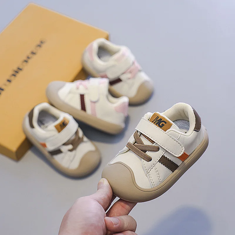 Sneaker Tenis untuk anak laki-laki perempuan, sepatu Sneakers olahraga sol lembut kulit putih kecil untuk anak laki-laki dan perempuan musim semi/musim gugur