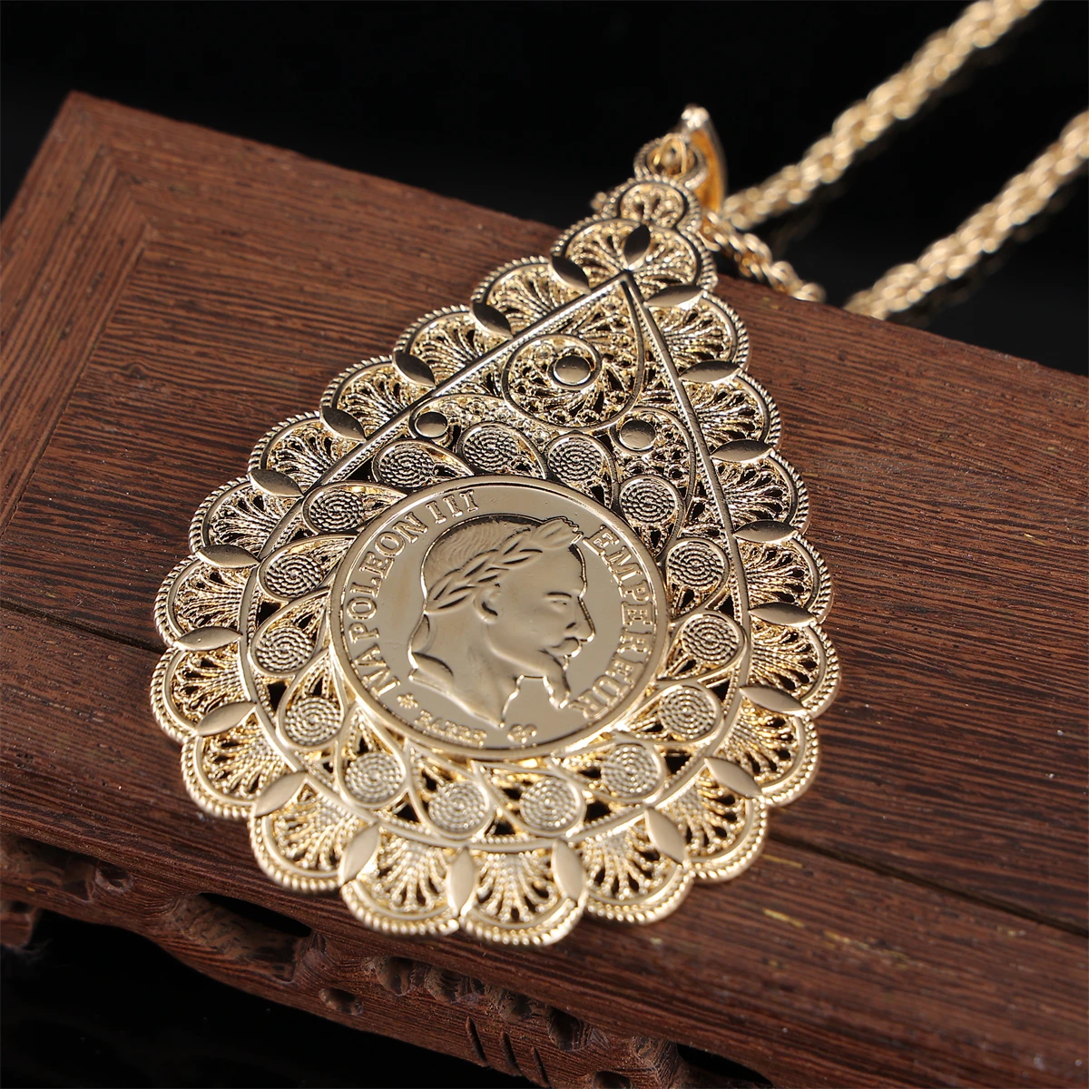 High Quality Arabic Moroccan Style Necklace Luxury Napoléon Coin Pattern Pendent Water Drop Shape Neck Chain Statement Jewelry