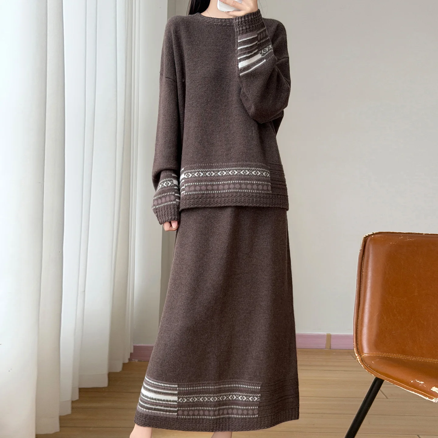 New 100% wool women's set color blocked knitted O-neck pullover sweater fashionable hip hugging women's skirt autumn and winter