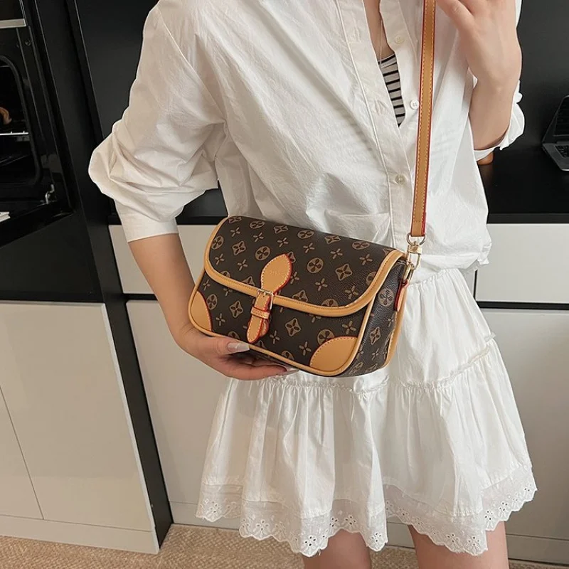 

Women's Crossbody-Bag Made Of Premium Leather Boasting Trendy Design And Paris Vintage Elegant Look​