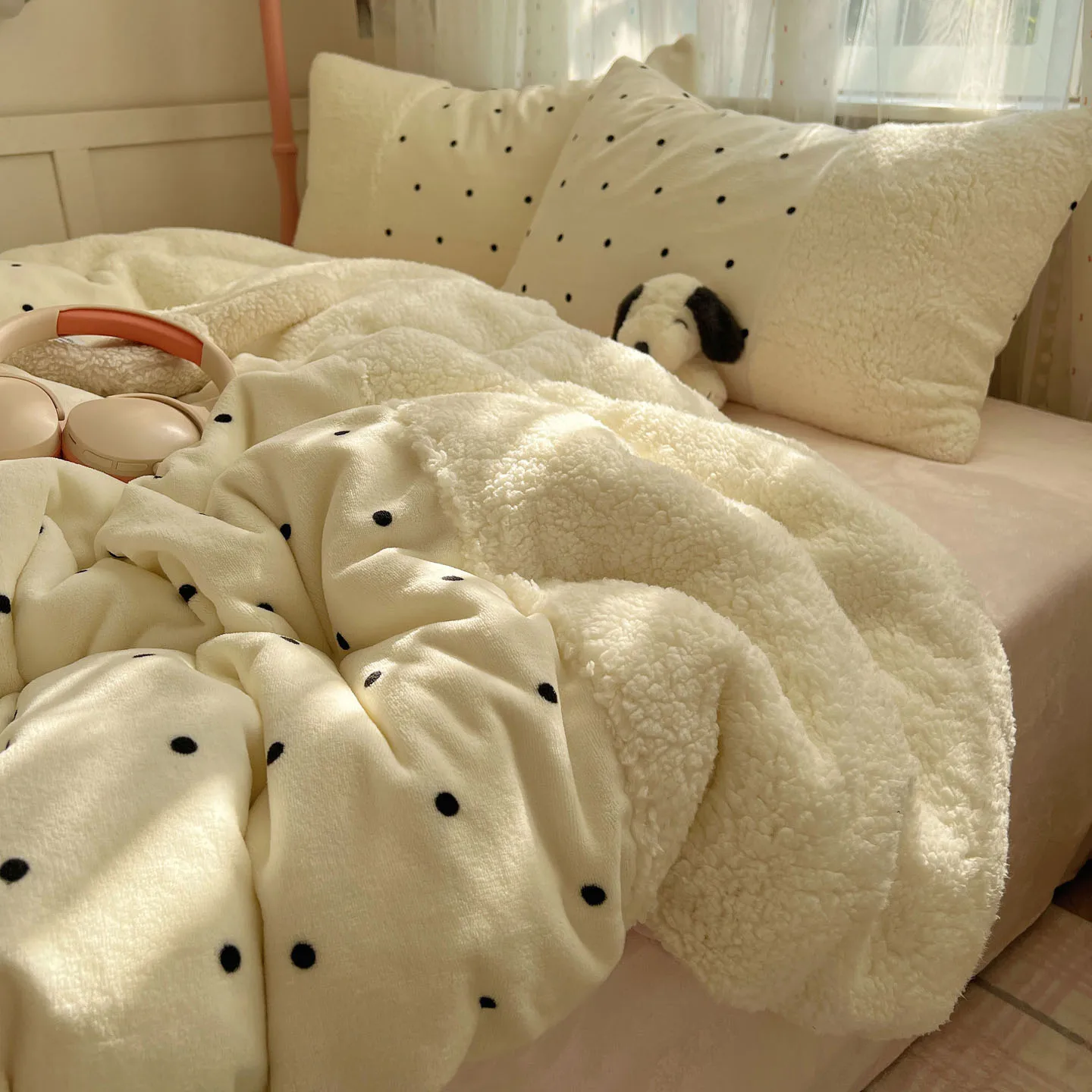 hua-face-polka-dot-series-thick-warm-milk-velvet-lamb-velvet-splicing-girl-heart-four-piece-set-winter-bedding-duvet-cover