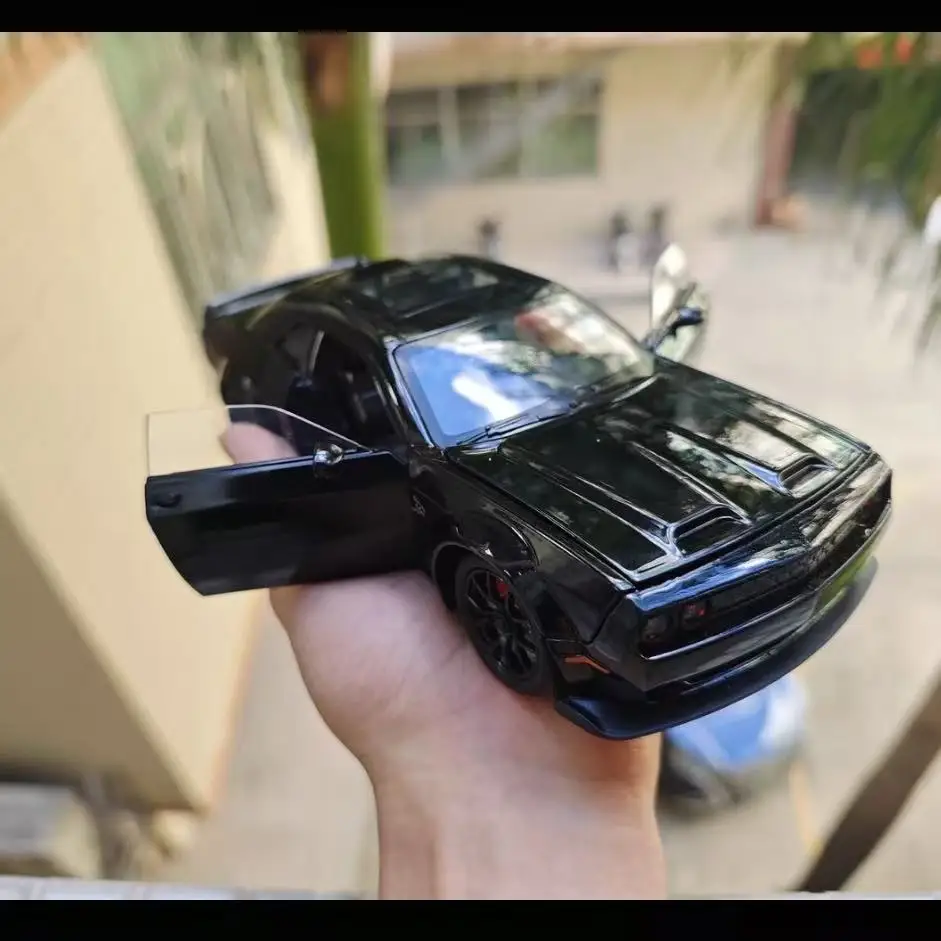 

1:24 Premium Texture Dodge Hellcat Model Car Desktop Ornament Kids Favorite Toy Exquisite Gift And Collectible For Car Lovers