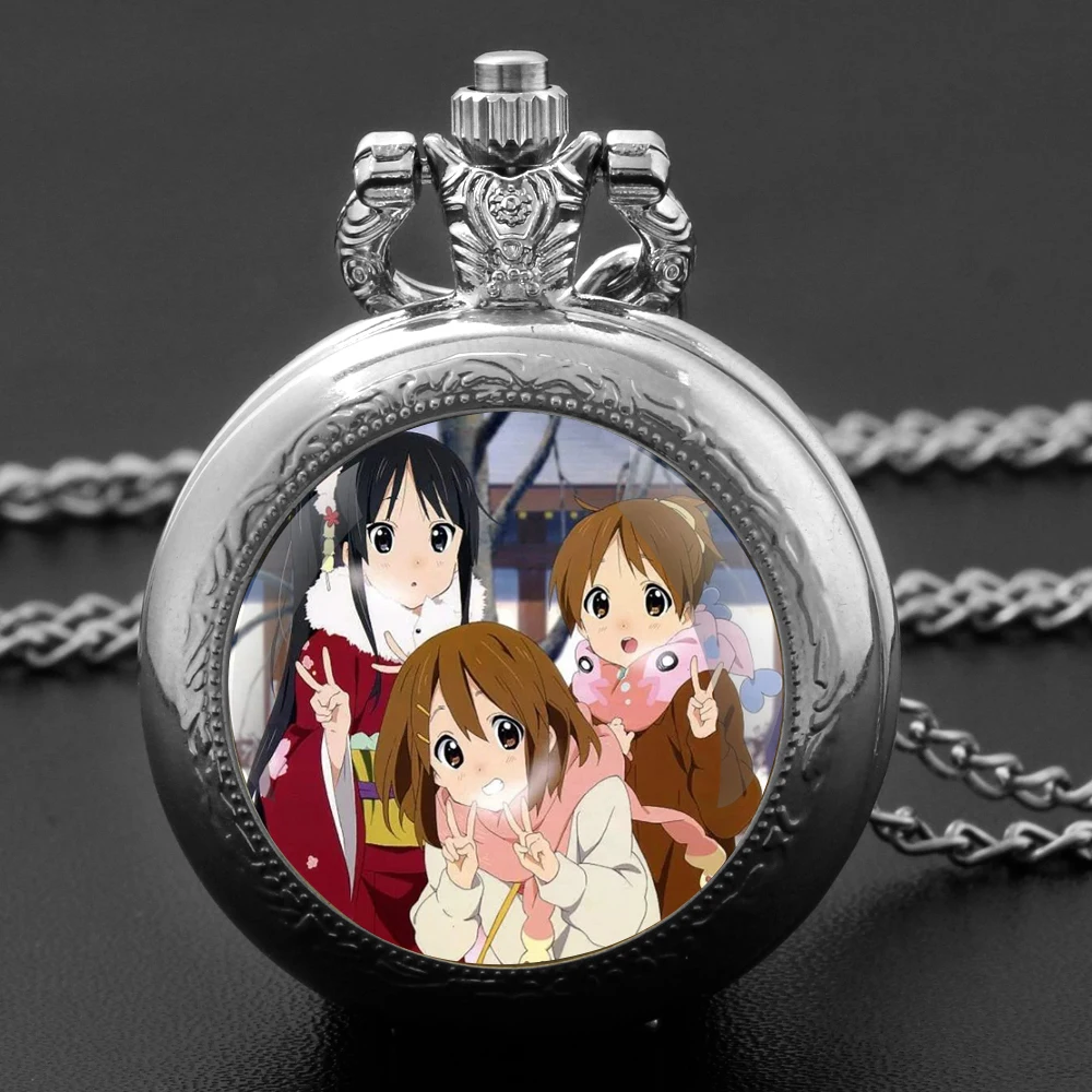 Anime K-On! Orologio da tasca al quarzo nero con cupola in vetro con quadrante con numeri arabi e catena resistente, regalo retrò per uomini e donne