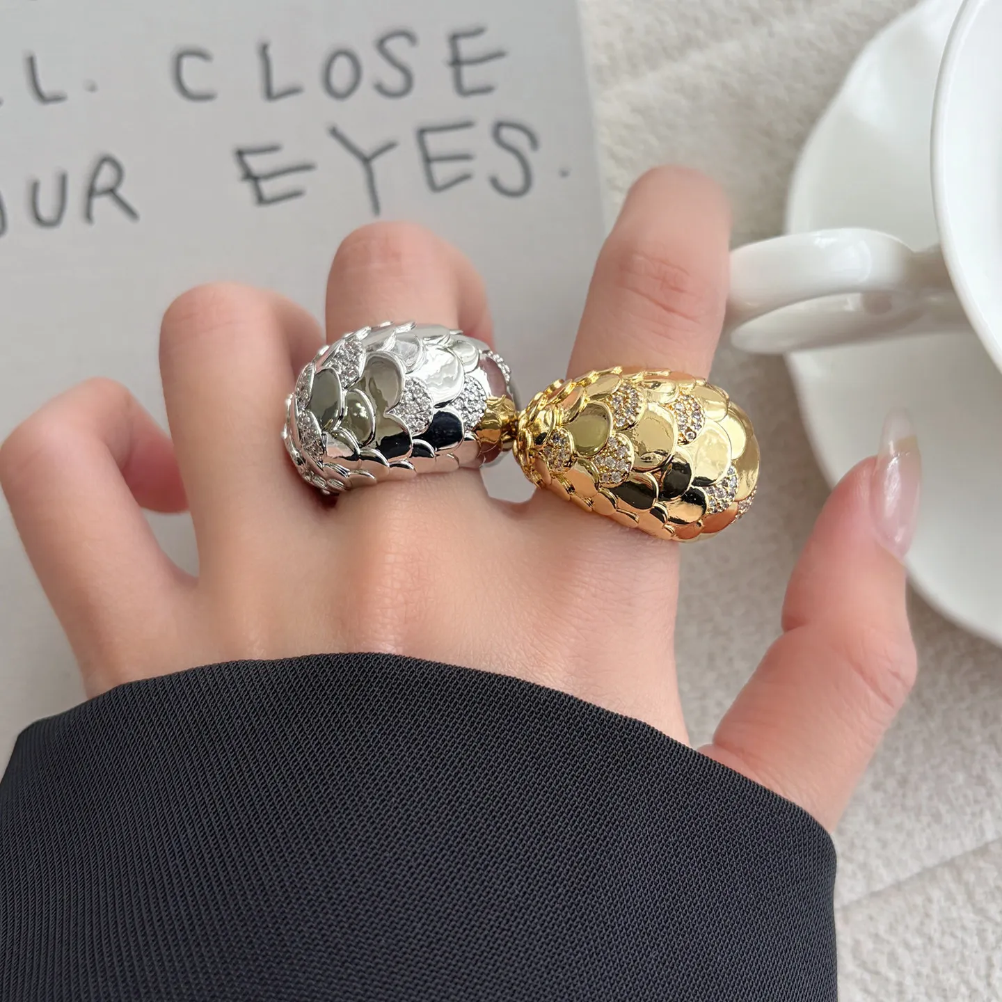 Embossed Snake Scale Wide Open Ring Inlaid Tiny Cubic Zirconia Three Tone Metal Adjustable Statement Ring Ladies Retro Accessory