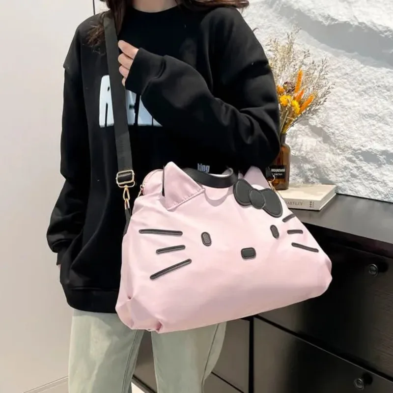 Miniso Tas Tote Lucu Hellokitty Kapasitas Tinggi Tas Travel Serbaguna Ringan Tas Kurir Anime Sanrio Kawaii Tas Duffle Anak Perempuan