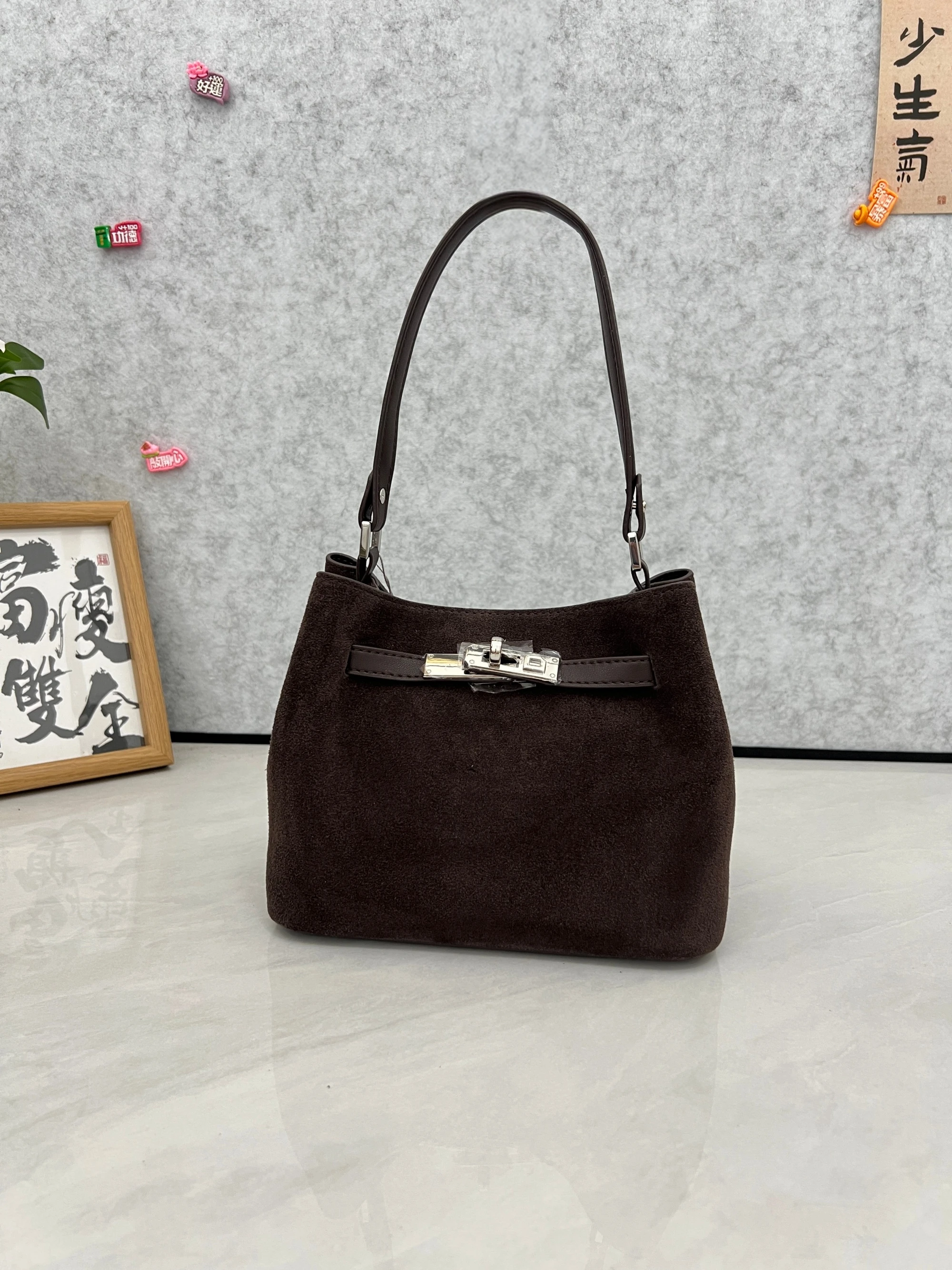 new-women's-suede-leather-handbag-commuter-shoulder-crossbody-bag-metal-buckle-decoration-versatile-high-end-feelings