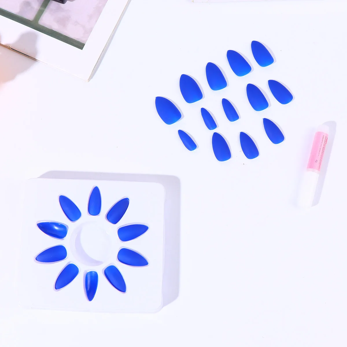 

24Pcs Fake Nails Nail Stickers Stylish Durable DIY Nail Art Decals for Party Festival Women Manicure Decoration