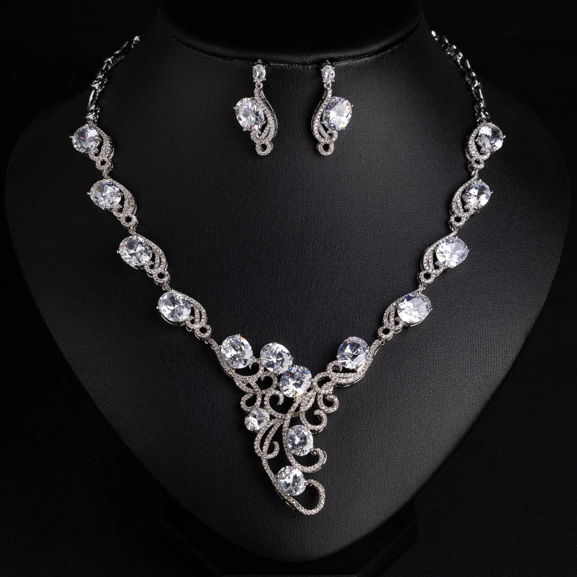 

2026 Fashion Luxury Zircon 2Pcs Necklace & Earrings Set, Versatile Pendant Jewelry, Elegant Accessories for Wedding Brides
