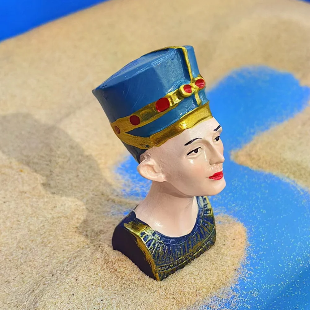 

Ancient Egyptian Queen Bust Desktop Decor Mini Statue Vintage Office Sand Table Ornament Resin Craft Sculpture