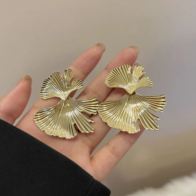 French Vintage Gold Color Big Ginkgo Leaf Stud Earrings Fashion Alloy Earrings For Women Luxury Party Jewelry Gift сережки женск