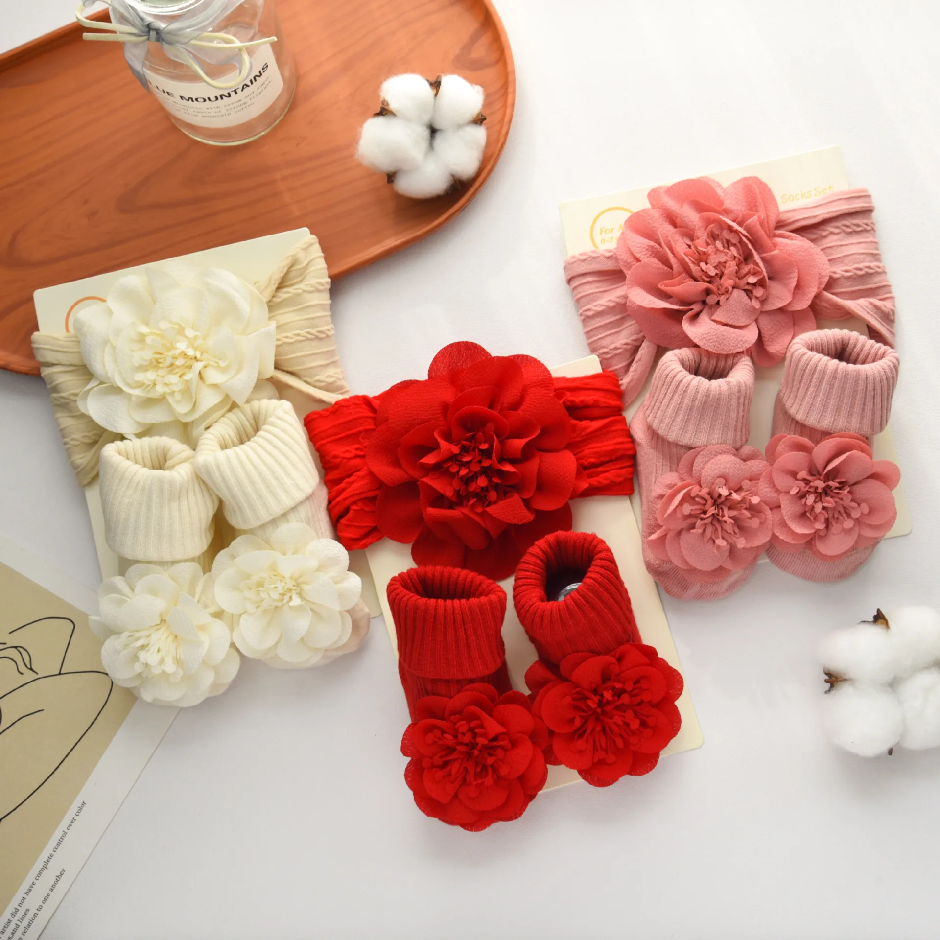 

Набор из 3 предметов: кружевные повязки на голову с большим бантом для малышей, эластичные нейлоновые резинки для волос, нескользящие носки с цветами, хлопковые носки, 0-12 месяцев