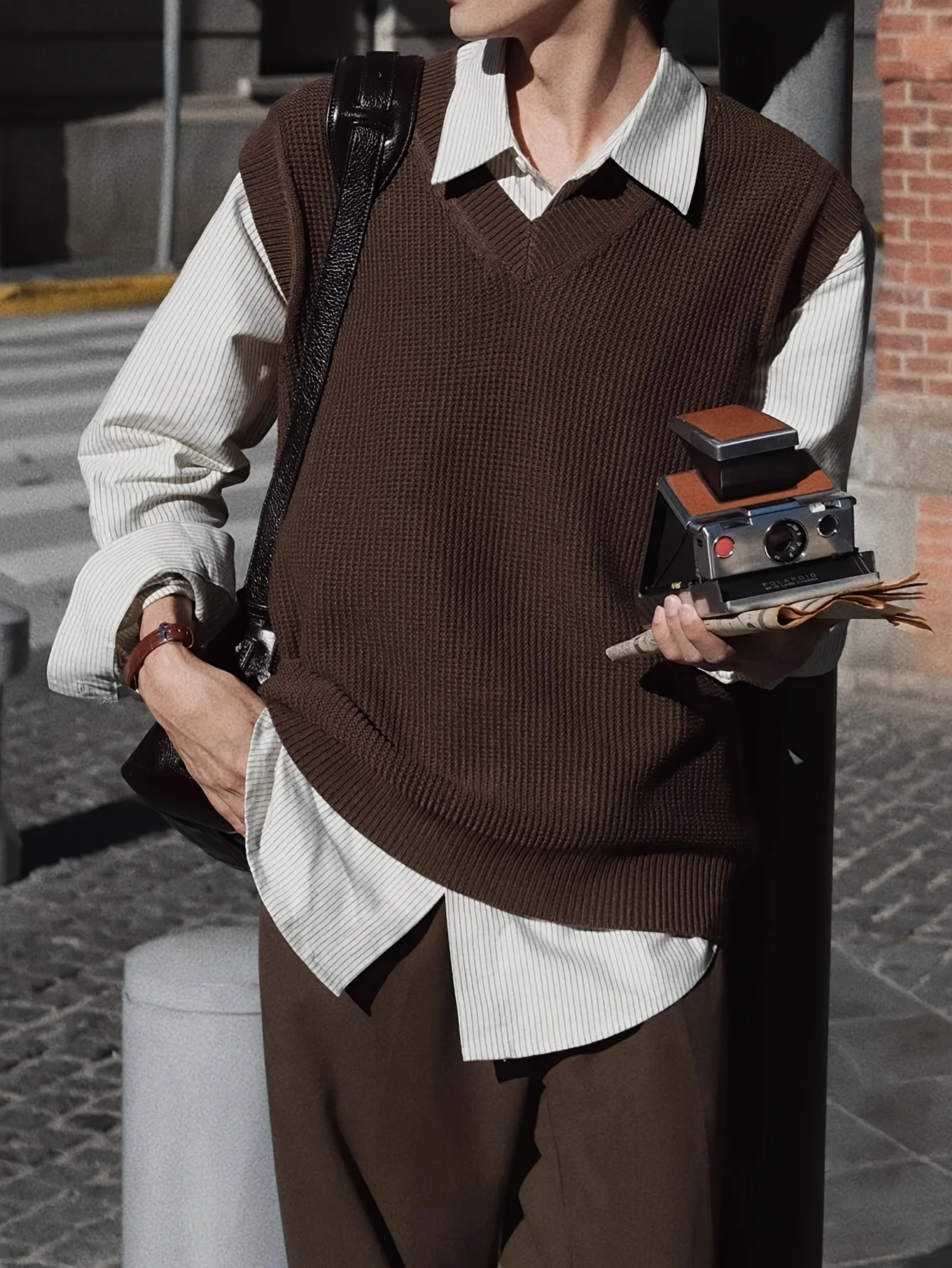 

LVLAEA Men's Sleeveless V-neck Ribbed Knitted Vest Solid Color Trendy Old Money Style for Spring Autumn