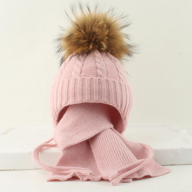 جديد وصول الأطفال ريال الراكون الفراء الكرة زغب قبعة وشاح مجموعة الخريف والشتاء تويست محبوك الدافئة Earflaps قبعات الرقبة أدفأ