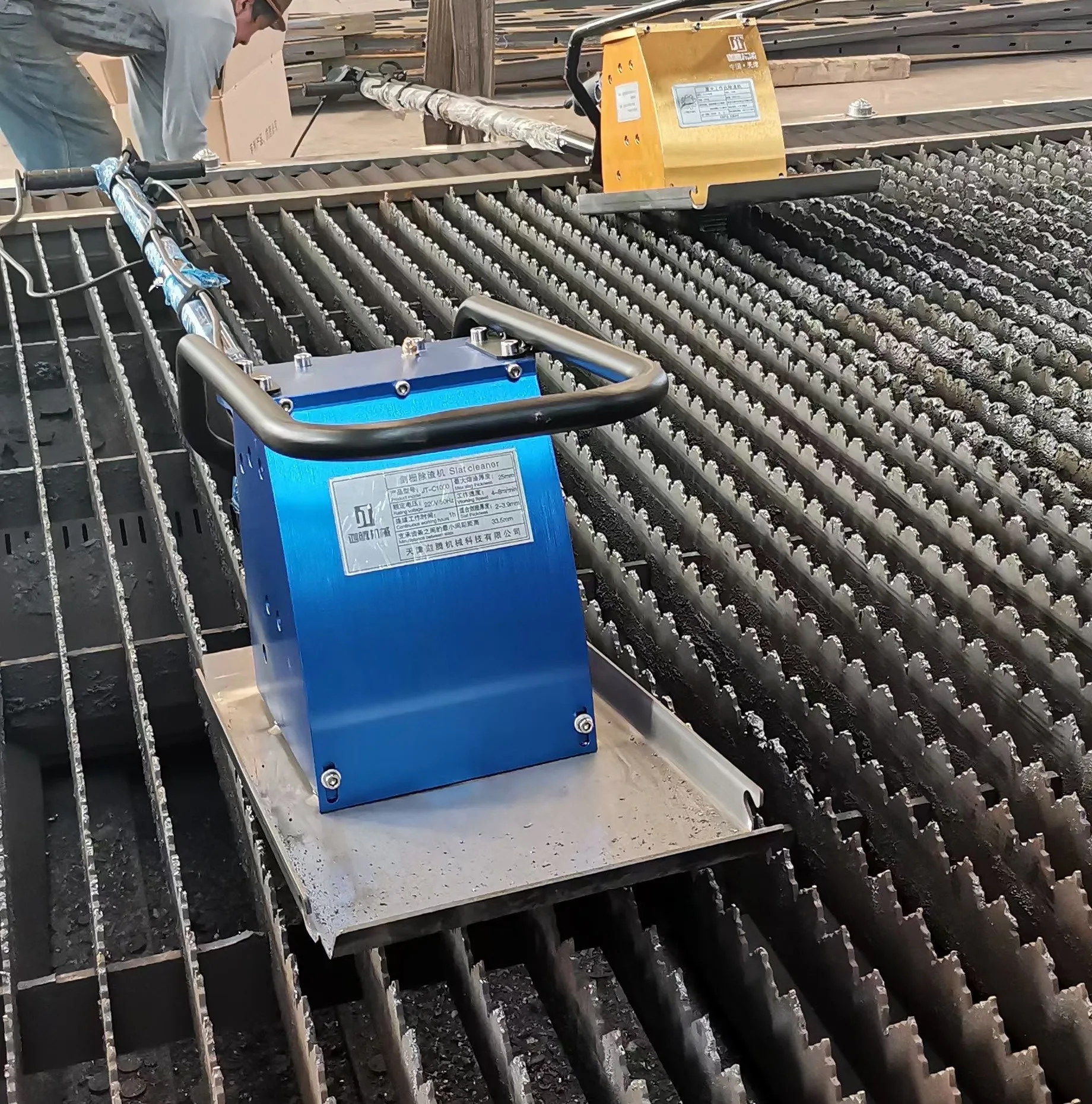 Fiber Laser Bed Slat Cleaning Machine Slat Slag Cleaner Slag Remover Applicable To Cutting Machine