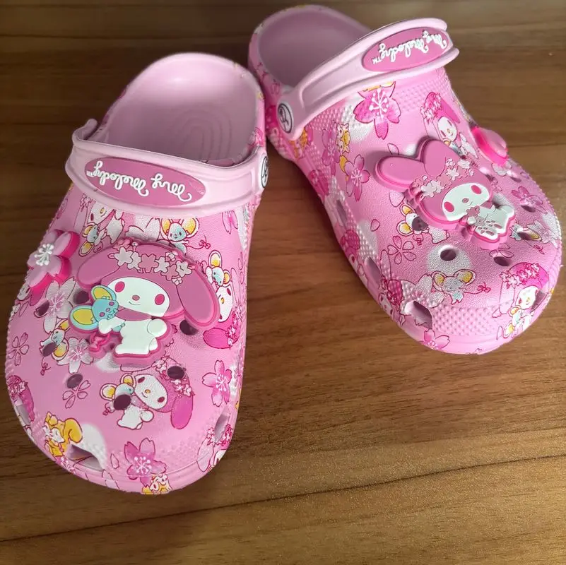 

Sanrio Pink Melody Kawaii тапочки с героями мультфильмов, летние детские нескользящие пляжные повседневные туфли из ЭВА на мягкой подошве с запахом и носком для взрослых и детей