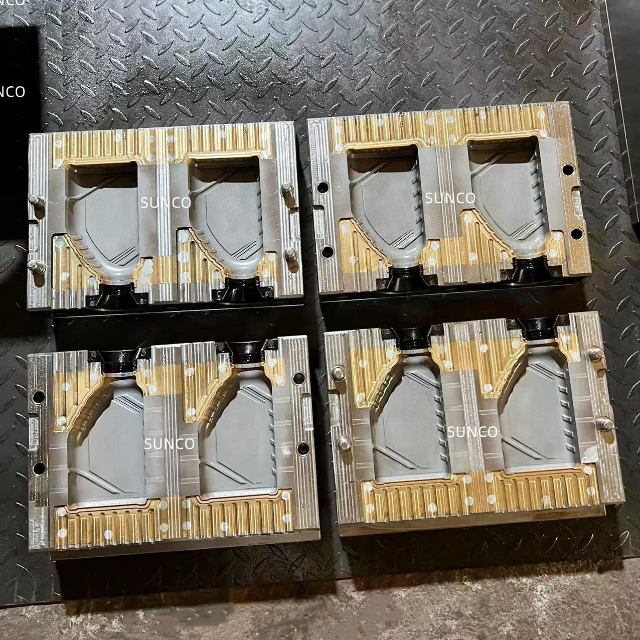 

5L Plastic Bottle Mold China Good Blow Molds Manufacturers Design and Manufacture PE Plastic Bottle Mold