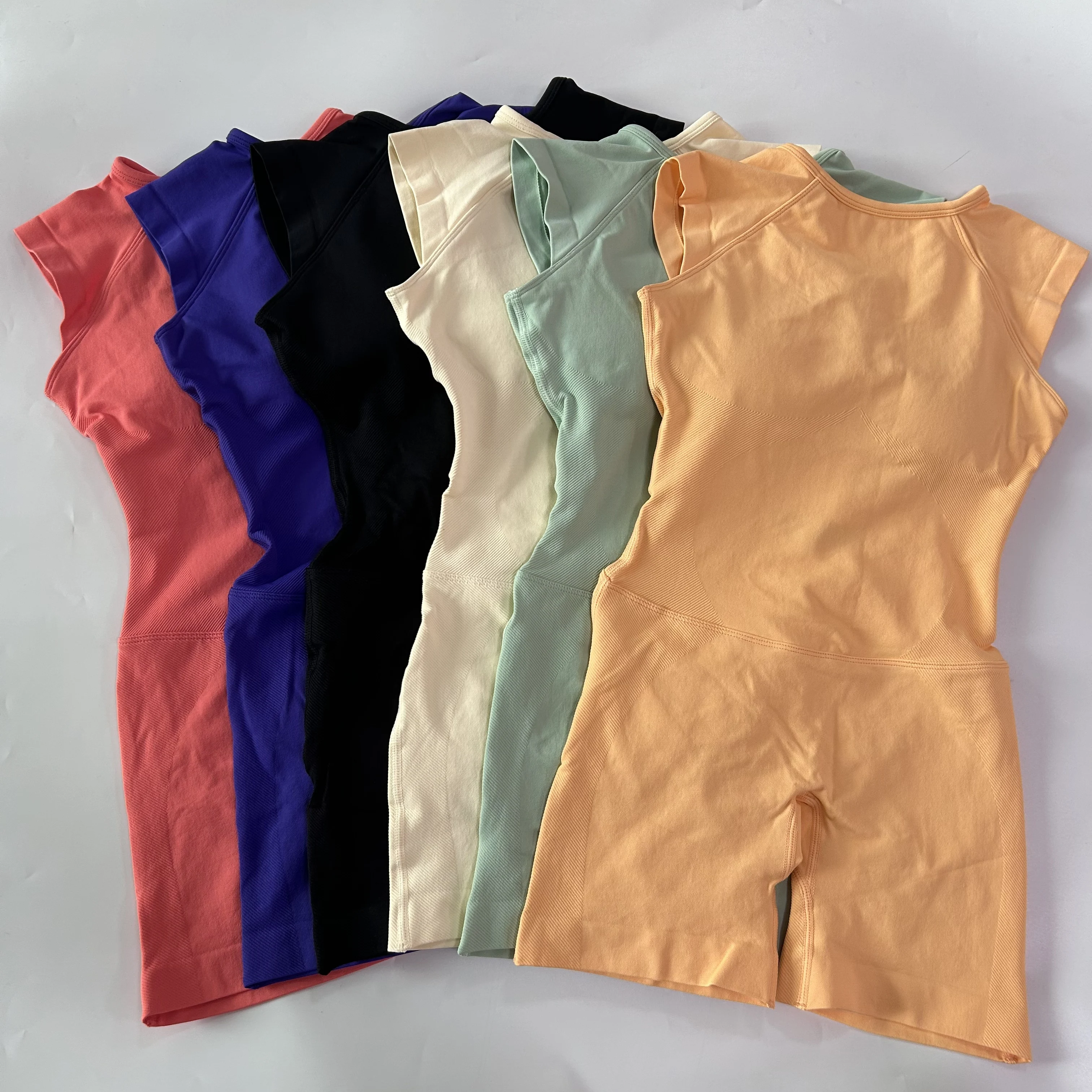 Pericic Kurzarm-Einteiler-Jumpsuit für Damen, Rückenfrei, Ausgeschnitten, Fitnesskleidung, Scrunch-Workout-Sportbekleidung, Yoga-Bodysuit-Set – Detail 10