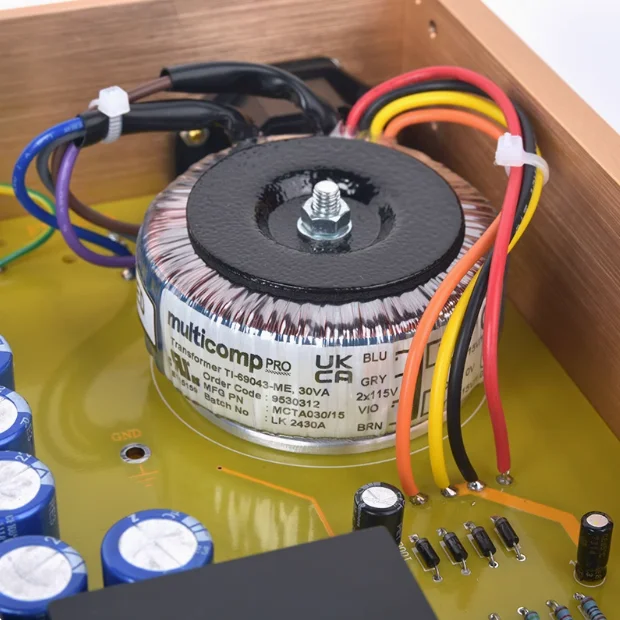 

Refer to HI END FM255, fever stage preamplifier, transistor amplifier, fully balanced hifi preamplifier
