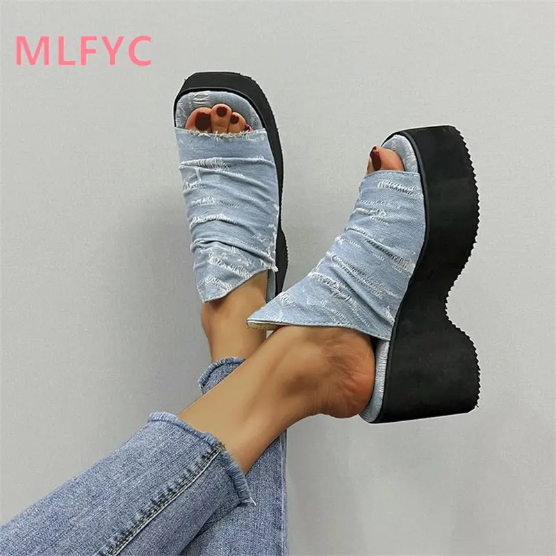 2023 Summer New Large Thick Sole Slope Heel Outwear Open Toe Sandals for Women's Casual Simple Sandals