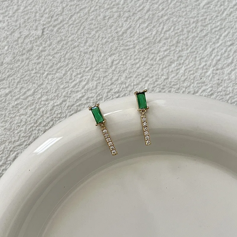 Sterling Silver French Style Emerald Pearl Stud Earrings for Women Fashionable Light Luxury Niche Design New Style Ear Jewelry
