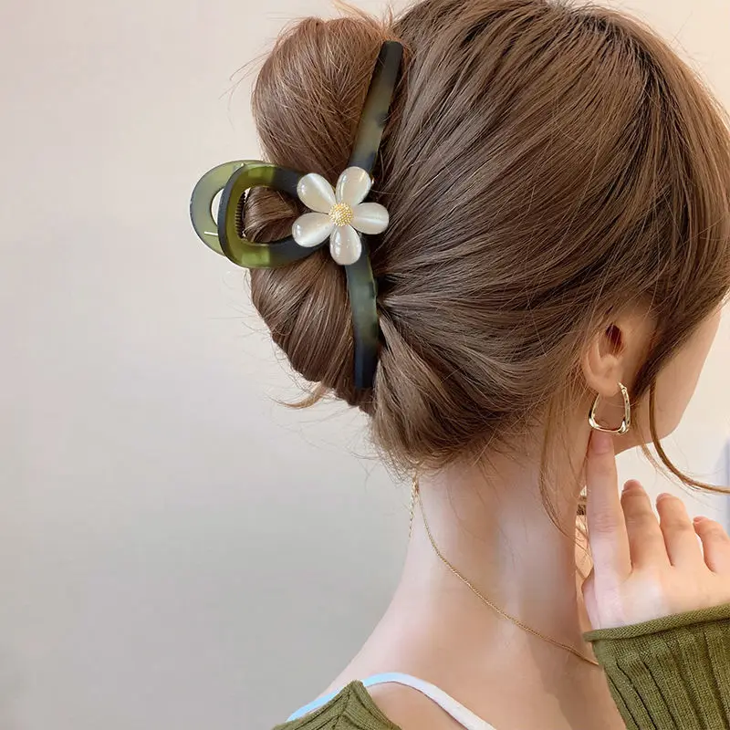 Pinza de garra de ojo de gato mate de gran tamaño: pinza de pelo floral vintage para mujer (accesorio con textura premium)
