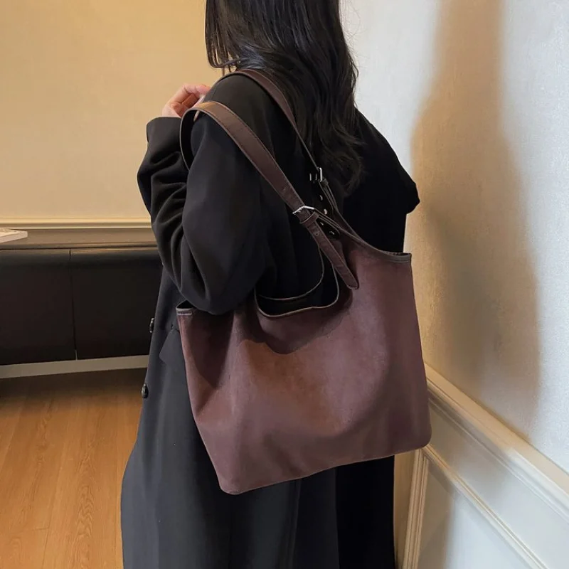 

Elegant Women's Handbag With Leather Material Luxury Brand Famous Designer Popular Classic Shoulder Bag
