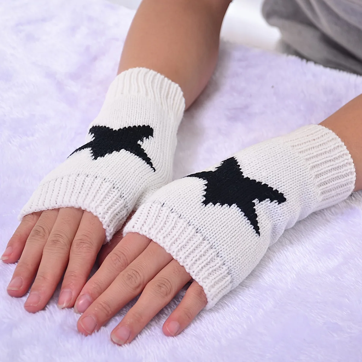 Cute pentagram black gloves for men and women, winter dew finger, student writing, simple knitting, no finger, warm gloves